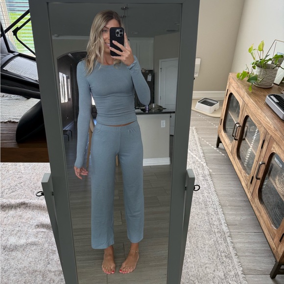 Stylish Blue Lounge Set - Picture 3 of 8